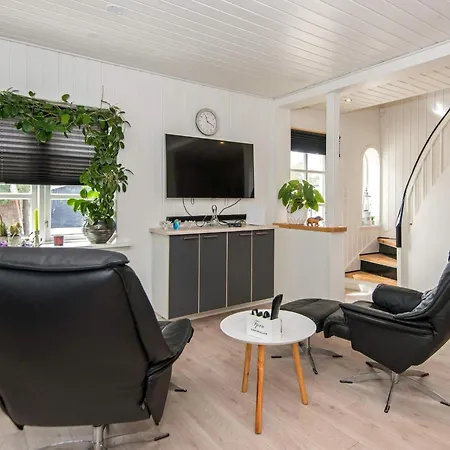 12 Person In Feriehus Børkop