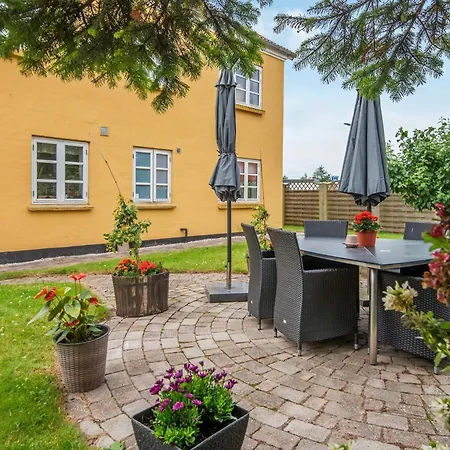 12 Person In Feriehus